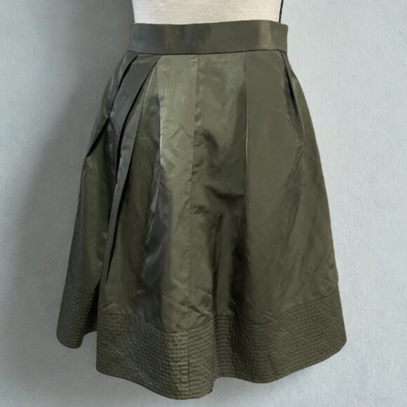 Banana Republic NWOT Satin A-Line Full Skirt - Size 2 - Olive Green Textured Hem - Picture 1 of 4